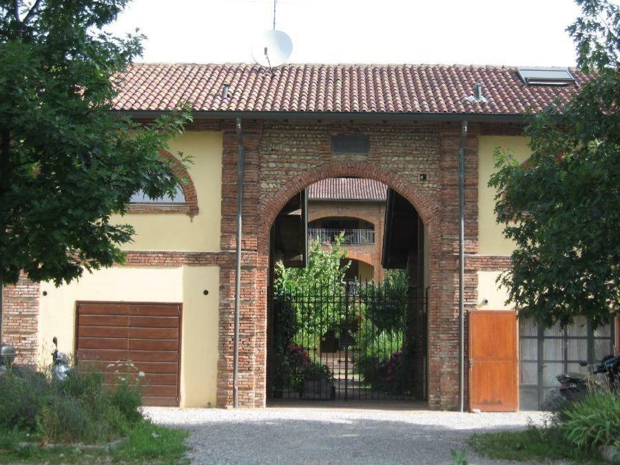 Cascina Radice Bed & Breakfast Arluno ภายนอก รูปภาพ